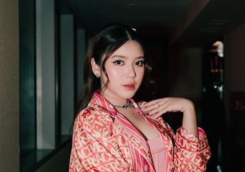 Berbalut Versace, Baju Manggung Tiara Andini Ditaksir Miliki Harga Hampir Rp100 Juta!