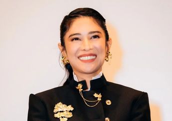 Jadi Dosen Vokasi UI, Gaya Menawan Dian Sastrowardoyo Bikin Netizen Takjub: Anggun dan Berkelas!