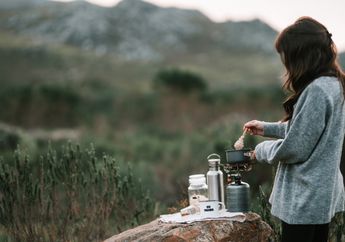 5 Arti Mimpi Makan di Tengah Hutan, Aspek Spiritualmu Sedang Berkembang sampai Wujud Rasa Tenang