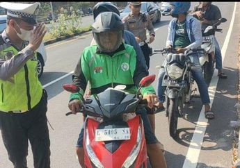 Sudah Baca Sholawat Tapi Suaminya Tetep Aja Ditilang, Ibu-ibu Ini Ngomel Pakai Bahasa Madura: Nggak Mempan!