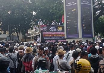 Tolak Coldplay di GBK, Demonstran Salat Jamaah di Tengah Jalan: Kami Orang Terdzalimi, Mustajab Doanya