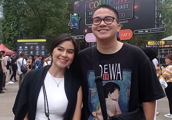 Nonton Coldplay Bareng Pacar, Umay Shahab Pakai Baju Dewa 19: Biar Chris Martin Lihat