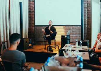 Arti Mimpi Ngomong di Depan Umum,&nbsp;Tanda Kesuksesan hingga Dimanipulasi