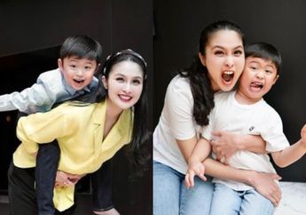 Gemasnya Sandra Dewi Main Tembak-tembakan di Mall Bersama sang Putra, Bak Kembar Identik Kakak Adik yang Main Bareng