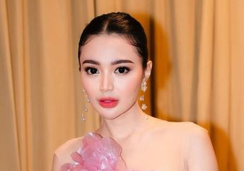 Tampil Cantik Hingga Dipuji Mirip Barbie, Intip Gaya Wika Salim Kenakan Dress Mini Saat Manggung!