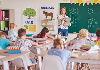 5 Arti Mimpi Mengajar Anak-anak, Tanda Akan Jadi Pusat Perhatian hingga Punya Pengikut Setia