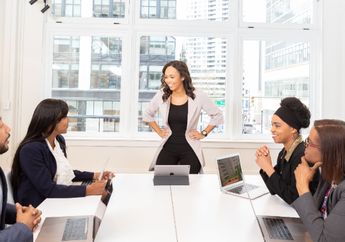 7 Arti Mimpi Kerja di Luar Negeri, Bakal Ketiban Rezeki Nomplok?