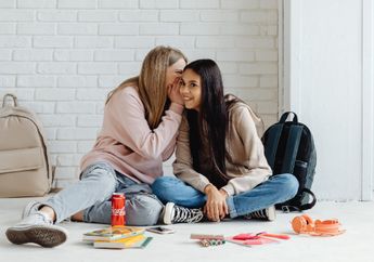 5 Shio Biang Gosip, Tidak Selalu Penyebar Kabar Burung, Cuma Social Butterfly!