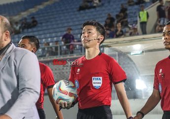 Wasit Indonesia Hanya Senyum Cuek saat Diprotes, Wasit Jepang Diskusi Elegan Jika Dirubung Pemain