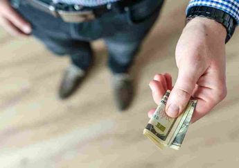 4 Shio Dikenal Sebagai si Paling Dermawan dan Royal soal Uang, Mereka Siap Bantu 24 Jam loh!