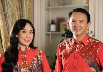 Berbalut Batik, Intip Potret Kompak Ahok dan Puput Nastiti Devi Saat Pemotretan Khusus Natal