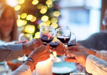 5 Arti Mimpi Makan Bersama Keluarga di Malam Tahun Baru 2024, Ada Keinginan Terpendam Sampai Fase Positif dalam Hidup