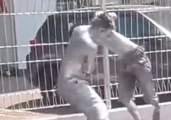 Viral,&nbsp;2 Manusia Silver di Banjarmasin Kepergok Adu Jotos di Pinggir Jalan, Diduga Rebutan Lahan?