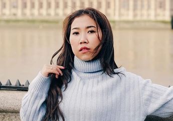 Kecenya Gaya Kiky Saputri Liburan ke London Inggris, Tas Branded Ikut Melengkapi Penampilan!