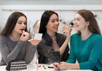 5 Arti Mimpi Berdandan Bisa Jadi Pertanda Baik dan Buruk, Ini Perbedaanya!