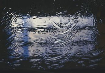 Demi Bersihkan Sampah, Ketua RT di Bogor Ini Rela Menyelam di Gorong-gorong saat Banjir, Aksi Cepi Supriadi Ini Langsung Viral