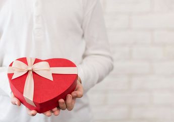12 Inspirasi Kado Valentine 2024 Sesuai Zodiak untuk Pasangan Tercinta, Scorpio Si Misterius Bakal Bucin Dapat Hadiah Ini