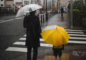 5 Arti Mimpi Kehujanan dalam Primbon Jawa, Waspada dengan Mimpi Hujan sampai Berteduh