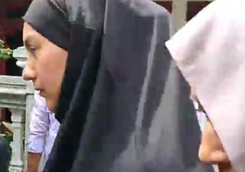 Irish Bella Datangi Rumah Duka Ayah Ammar Zoni, Didampingi oleh sang Bunda