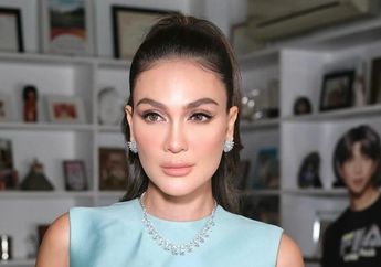 Luna Maya Cantiknya Gak Ada Lawan, Kekasih Maxime Bouttier Tampil Fresh Serba Biru