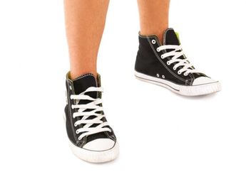 5 Arti Mimpi Pakai Sepatu Baru, Siap-siap Dapat Jodoh Nih!