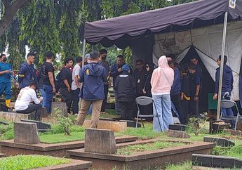 Tangis Tamara Tyasmara Pecah Saksikan Makam Anaknya Dibongkar