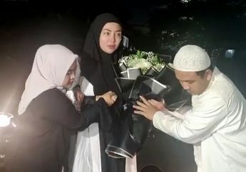 Pulang dari Ambon, Bella Shofie Hampir Tumbang Saat Ziarah ke Makam Ibunda