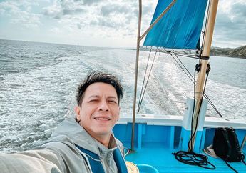 Kelewat Santai saat Artis Lain Lagi Coblosan Pemilu 2024, Ariel NOAH Justru Asyik Pandangi Bintang di Paris, Prancis dengan Foto Nyeleneh ini