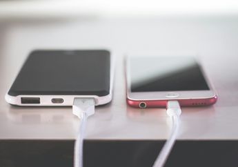 Mulai Malam ini Jangan Biarkan Charger Menancap di Stop Kontak saat Tidak Digunakan, Pasti Lega Saat Lihat Tagihan Listrik