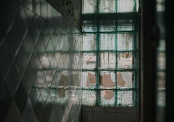 3 Arti Mimpi Kaca Pecah, Hati-Hati Jadi Tanda Kamu Sedang Frustasi!