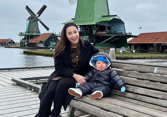 Sibuk Makeup, Nikita Willy Terpantau Tetap Menjaga Baby Issa yang Tertidur Lelap