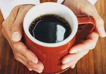 Kasih Tahu Suami Sekarang, Ini Loh Cara Aman Minum Kopi saat Berbuka Puasa Dan Sahur