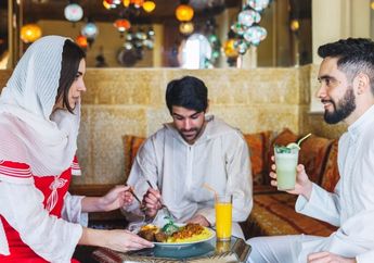 5 Arti Mimpi Bukber dengan Mantan Pacar di Bulan Ramadan, Bisa jadi Simbol Emosi hingga Adanya Penyesalan