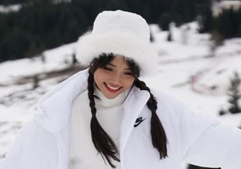 Kok Cakep Sendirian? Gaya Modis Fuji Bertandang ke Gunung Salju Banjir Pujian Netizen!