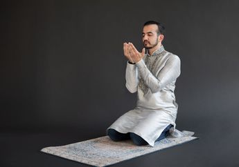 Tata Cara dan Niat Salat Tarawih Sendiri, Lengkap dengan Doa Kamilin