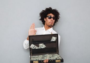 4 Arti Mimpi Dapat Uang Banyak, Benarkah Pertanda Akan Kaya Mendadak?