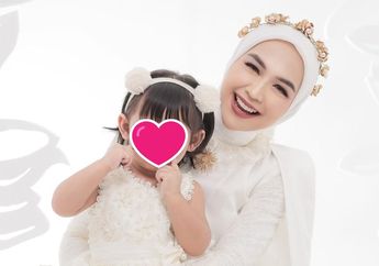 Pemotretan Berdua Saja, Gaya Serba Putih Ria Ricis dan Moana dalam Pemotretan Banjir Pujian!