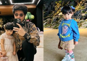 Intip Gemasnya Ameena Ikut Atta Halilintar Salat Jumat, Duduk Manis Anteng di Depan Sang Ayah