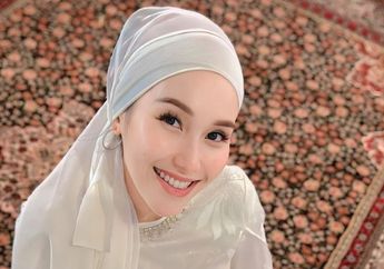 Calon Istri Tentara Auranya Makin Bersinar, Ayu Ting Ting Tampil Santun Serba Putih Kenakan Hijab Turban