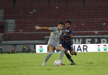 Hasil Liga 1 - Dedik Drogba Gagal Penalti, Persebaya Kirim Arema FC ke Zona Merah