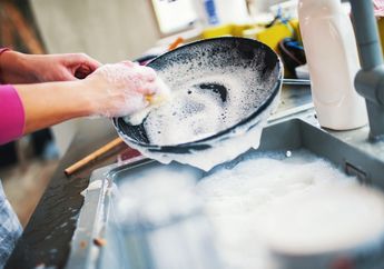 Cara Mencuci Panci yang Bau Daging, Amis Hilang!