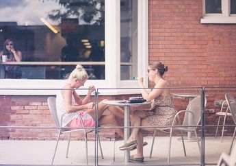 5 Shio Paling Senang Mendengarkan Curhatan, Suka Meringankan Beban Emosional Orang