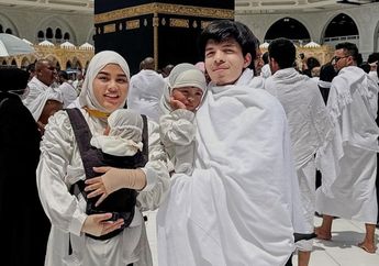 Masya Allah, Begini Momen Atta Halilintar dan Aurel Hermansyah Umrah, Pasutri Artis Gendong Anak Saat Thawaf di Suhu 37 Derajat