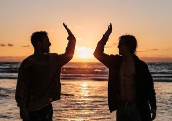 4 Arti Mimpi Bertemu Teman Lama, Benarkah Pertanda Ada Urusan yang Belum Tuntas?