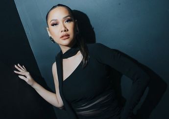 BCL sempatkan Ziarah ke Makam Ashraf Sinclair saat Lebaran 2024, Sang Penyanyi Bawa Serta Anak dan Suami Barunya