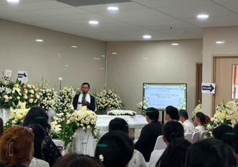 Keluarga Menjalani Ibadah Penutupan Peti dan Pelepasan Jenazah Melitha Sidabutar Hari Ini