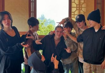 Penuh Haru! Taeyong NCT Bagikan Foto Terakhir Bersama Para Member Sebelum Jalankan Wamil