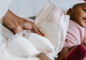 5 Arti Mimpi Ganti Popok Bayi, Tanda Siap Jadi Orang Tua Secara Psikis?