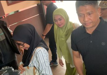 Jenguk Chandrika Chika di Tahanan, Keluarga Bawa Makanan Kesukaan Sang Selebgram