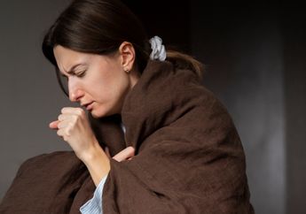 7 Cara Ampuh Redakan Batuk di Malam Hari, Posisi Tidur Harus Diperhatikan!